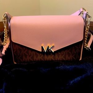 New with no tags, super cute crossbody bag Michael Kors